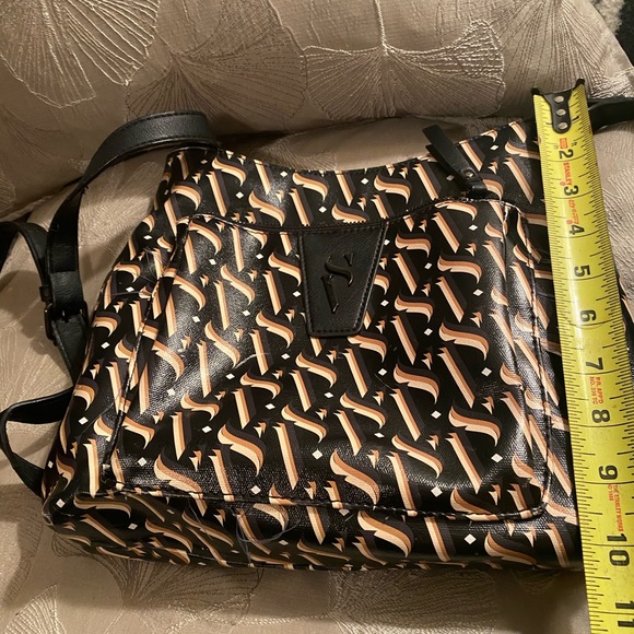 Simply Vera Vera Wang Crossbody bag. Zip top. Used in good condition 🖤👜 - Picture 9 of 17